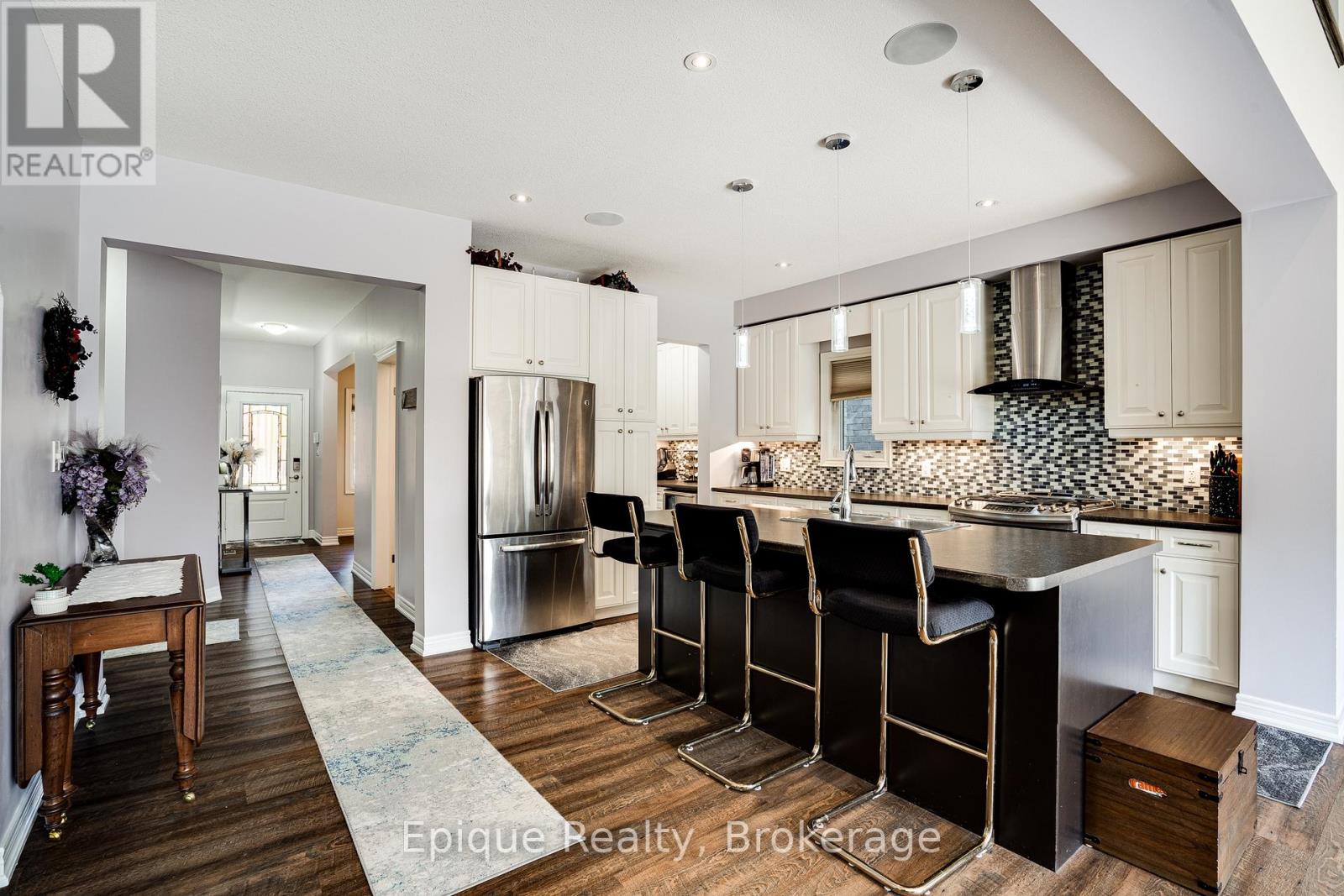 Photo 9 of 68 Roselawn Crescent, Welland ON