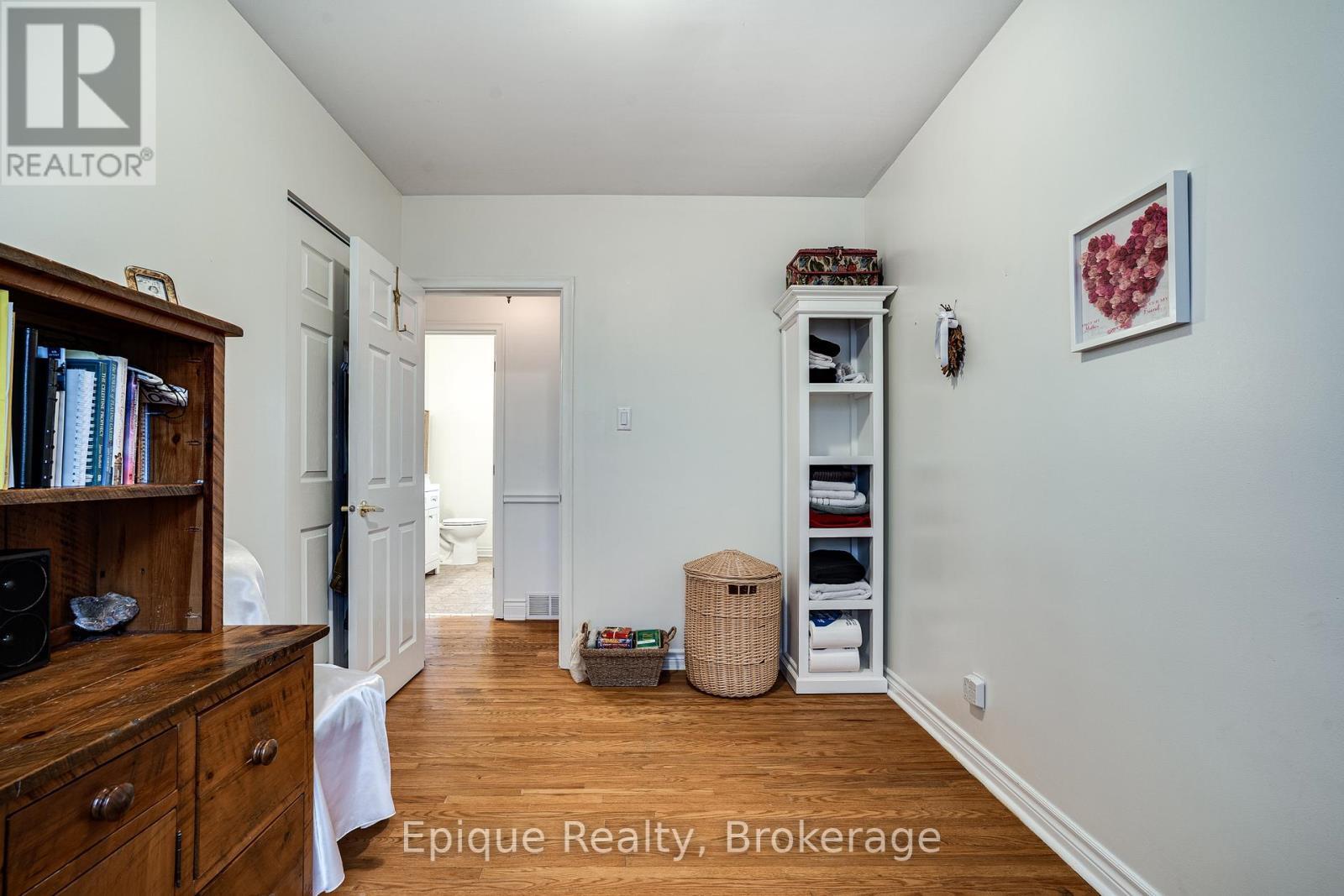Photo 10 of 50 Edgewood Avenue, Hamilton ON