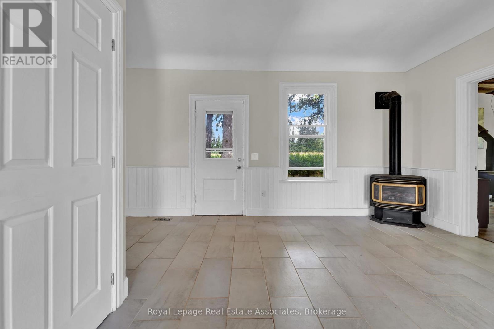 Photo 10 of 783 Highway 6 N, Hamilton ON