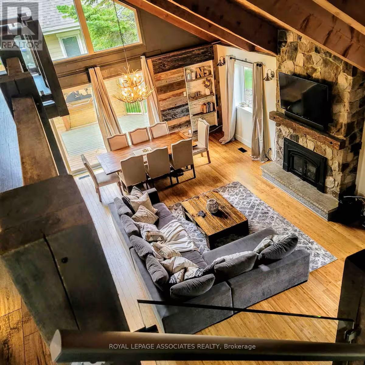 Photo 14 of 102 Campbell Crescent, Blue Mountains ON