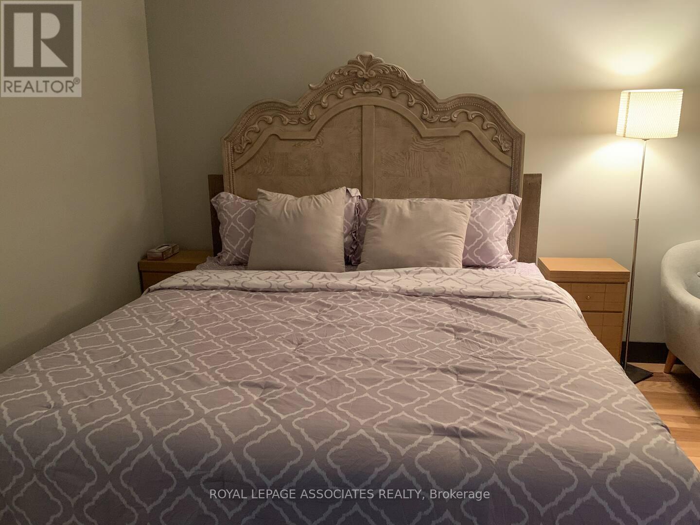 Photo 11 of 102 Campbell Crescent, Blue Mountains ON