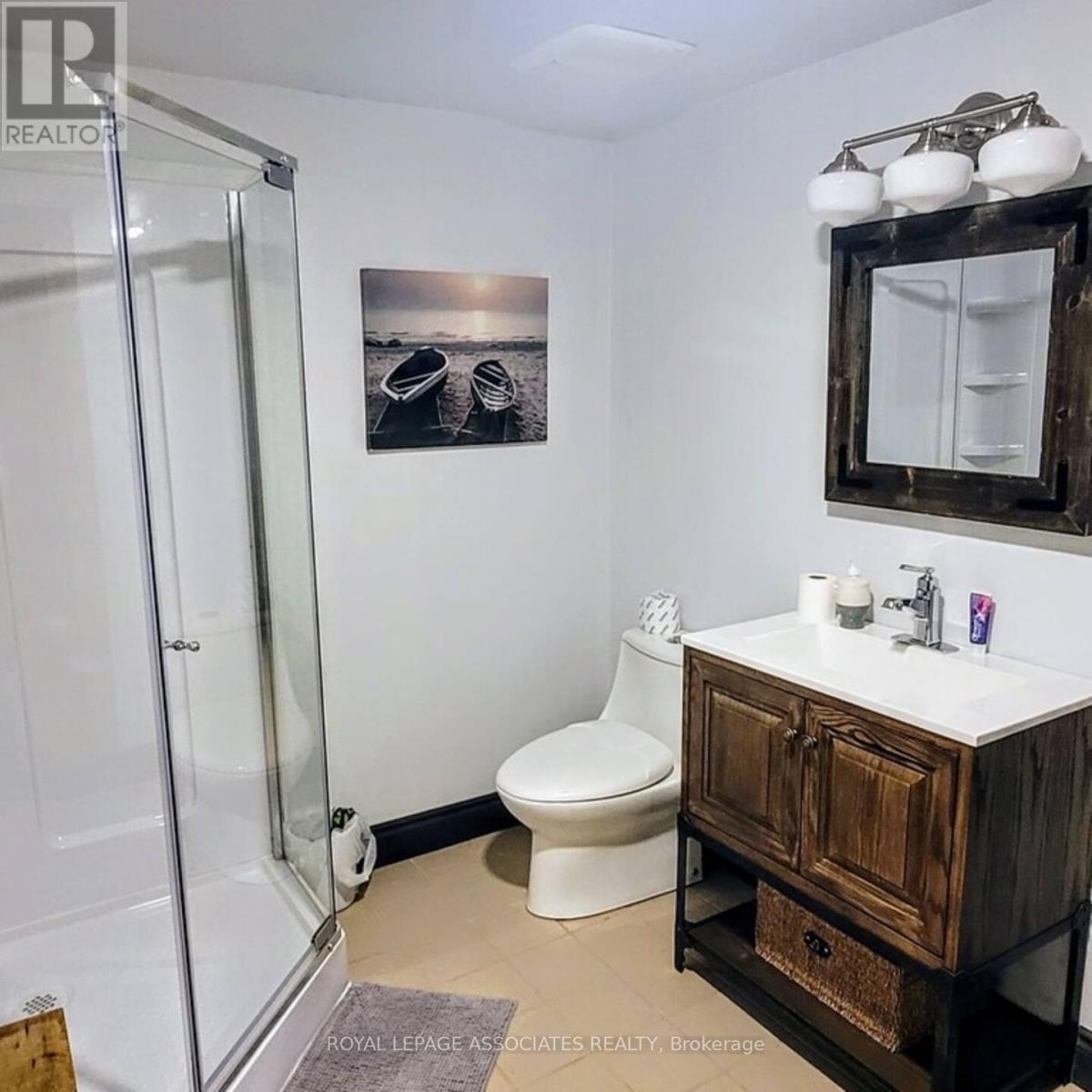 Photo 18 of 102 Campbell Crescent, Blue Mountains ON