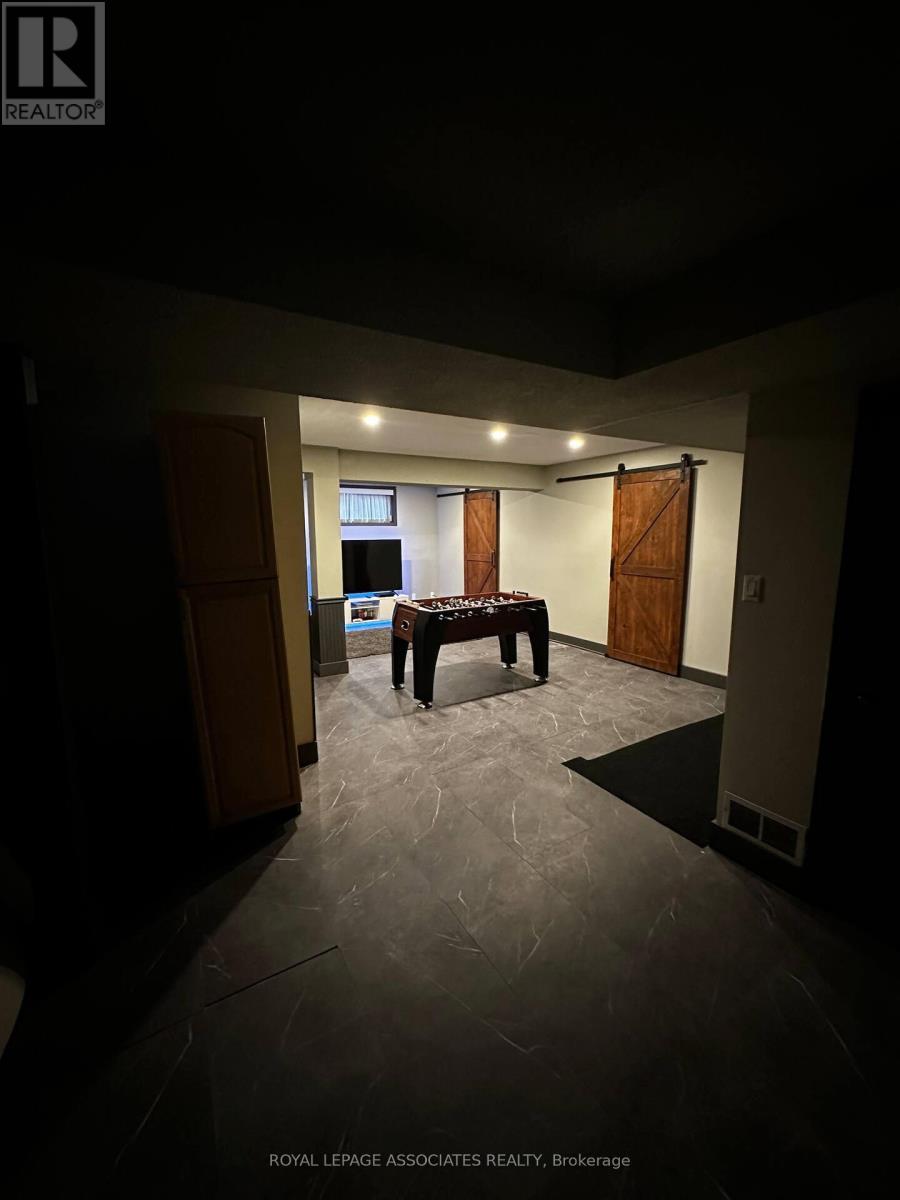Photo 9 of 102 Campbell Crescent, Blue Mountains ON