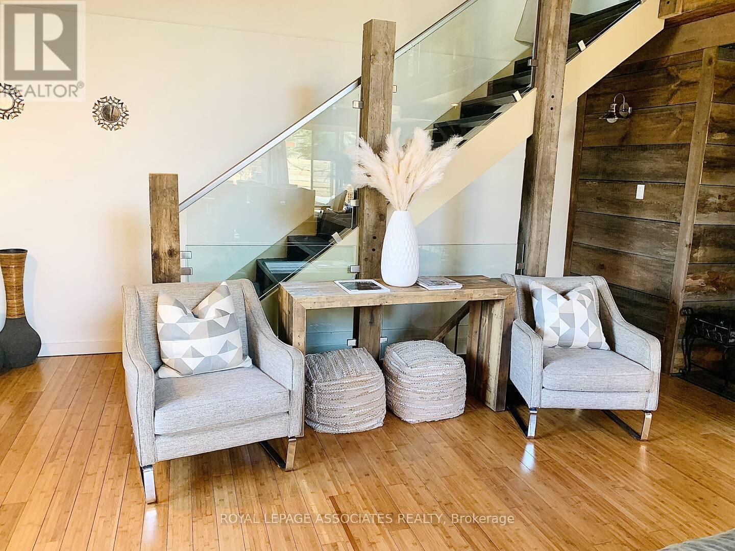 Photo 21 of 102 Campbell Crescent, Blue Mountains ON