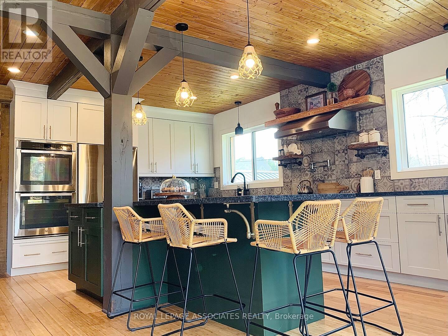 Photo 23 of 102 Campbell Crescent, Blue Mountains ON