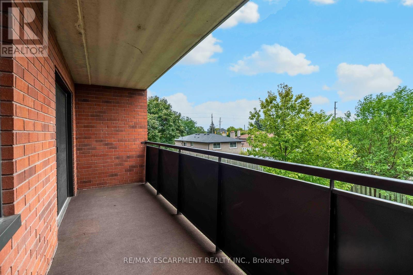 Photo 11 of 205 386 Highway 8, Hamilton ON