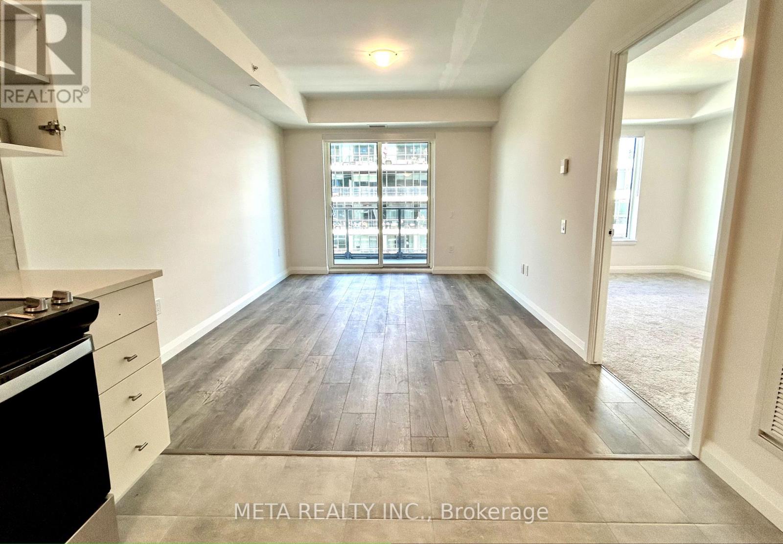 Photo 6 of 811 93 Arthur Street S, Guelph ON
