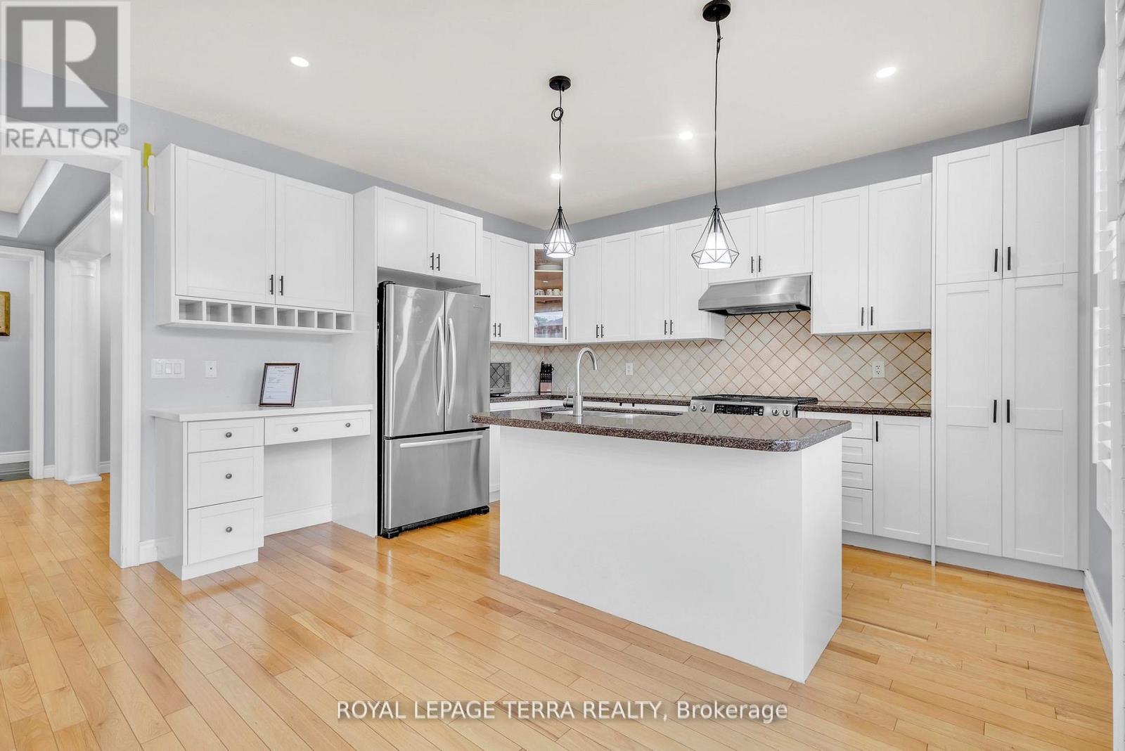 Photo 11 of 584 Pinery Trail, Waterloo ON