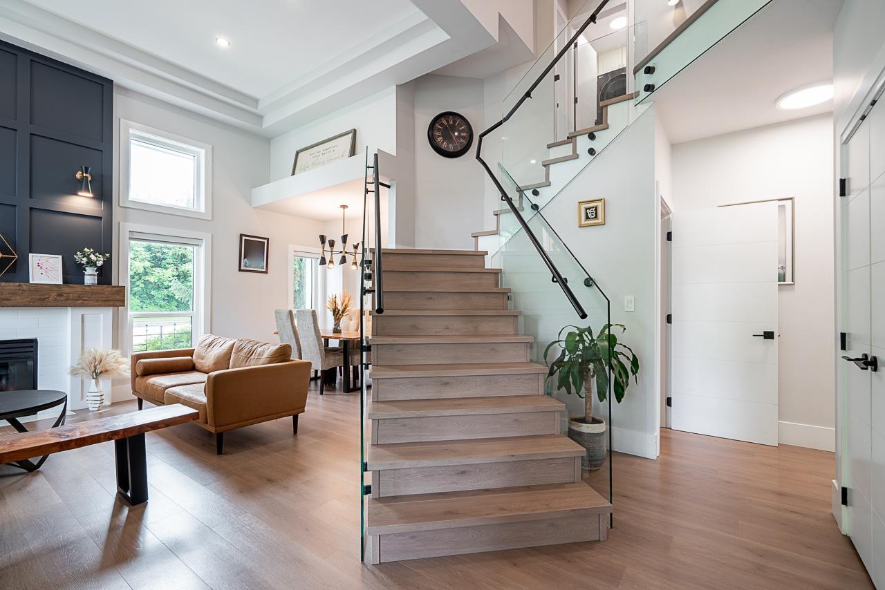 Photo 4 of 10411 170 A Street, Surrey BC