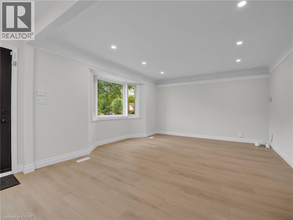 Photo 5 of 880 Garth Street, Hamilton ON