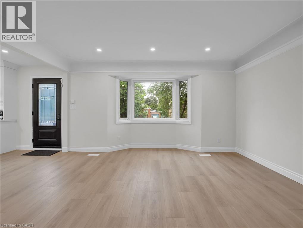 Photo 8 of 880 Garth Street, Hamilton ON