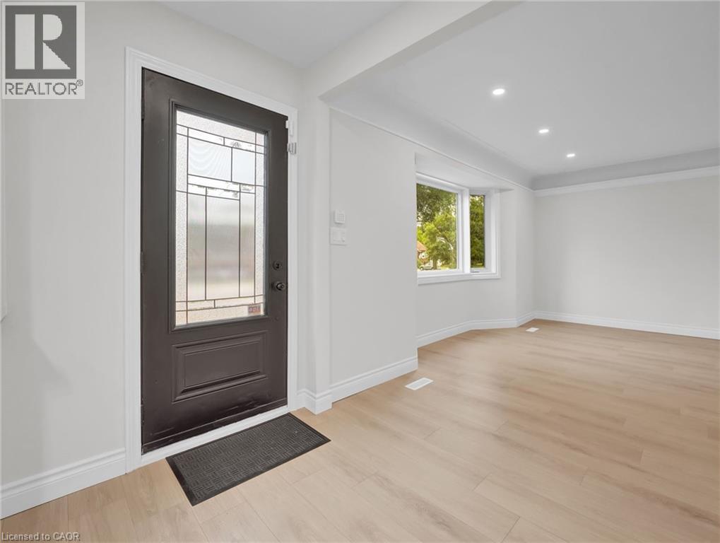 Photo 4 of 880 Garth Street, Hamilton ON
