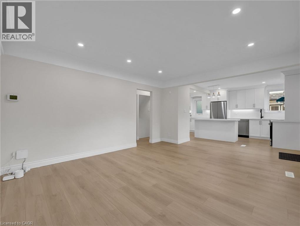 Photo 6 of 880 Garth Street, Hamilton ON