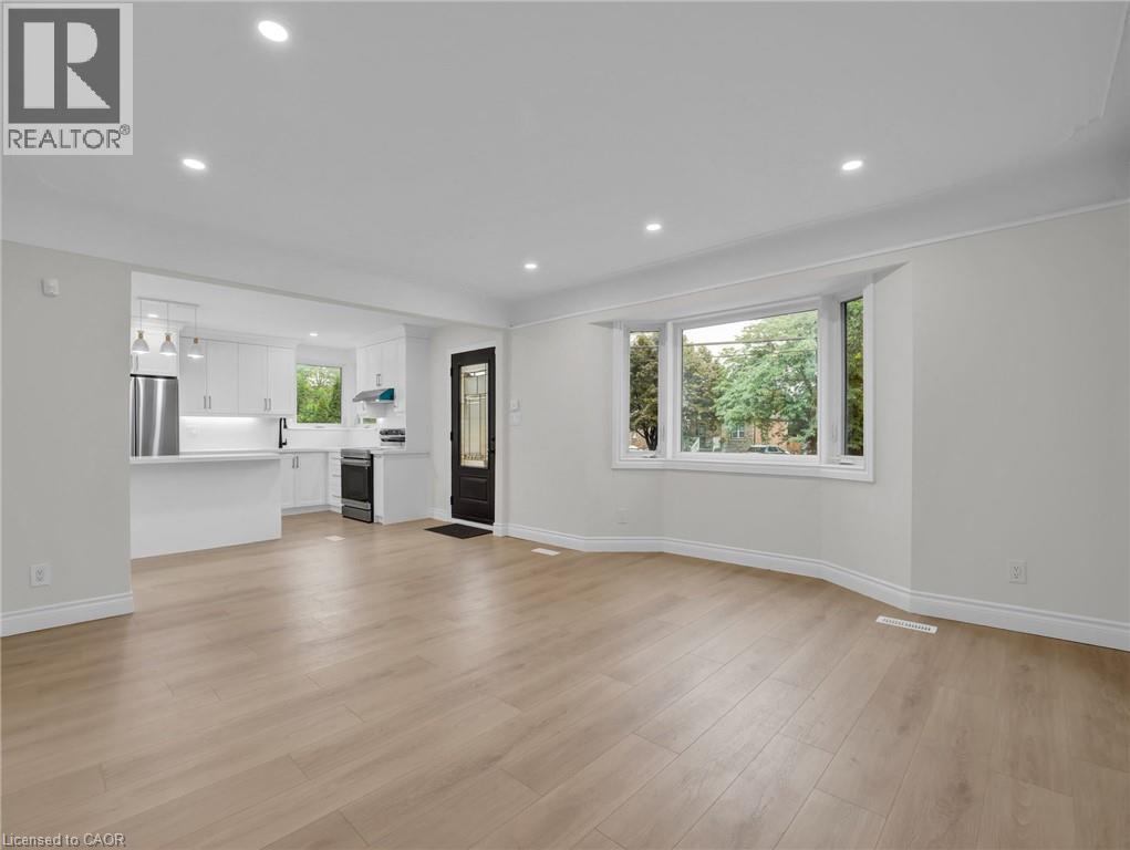Photo 7 of 880 Garth Street, Hamilton ON