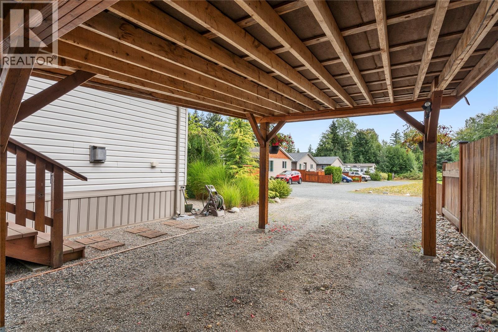Photo 18 of 24 3704 Melrose Rd, Whiskey Creek BC
