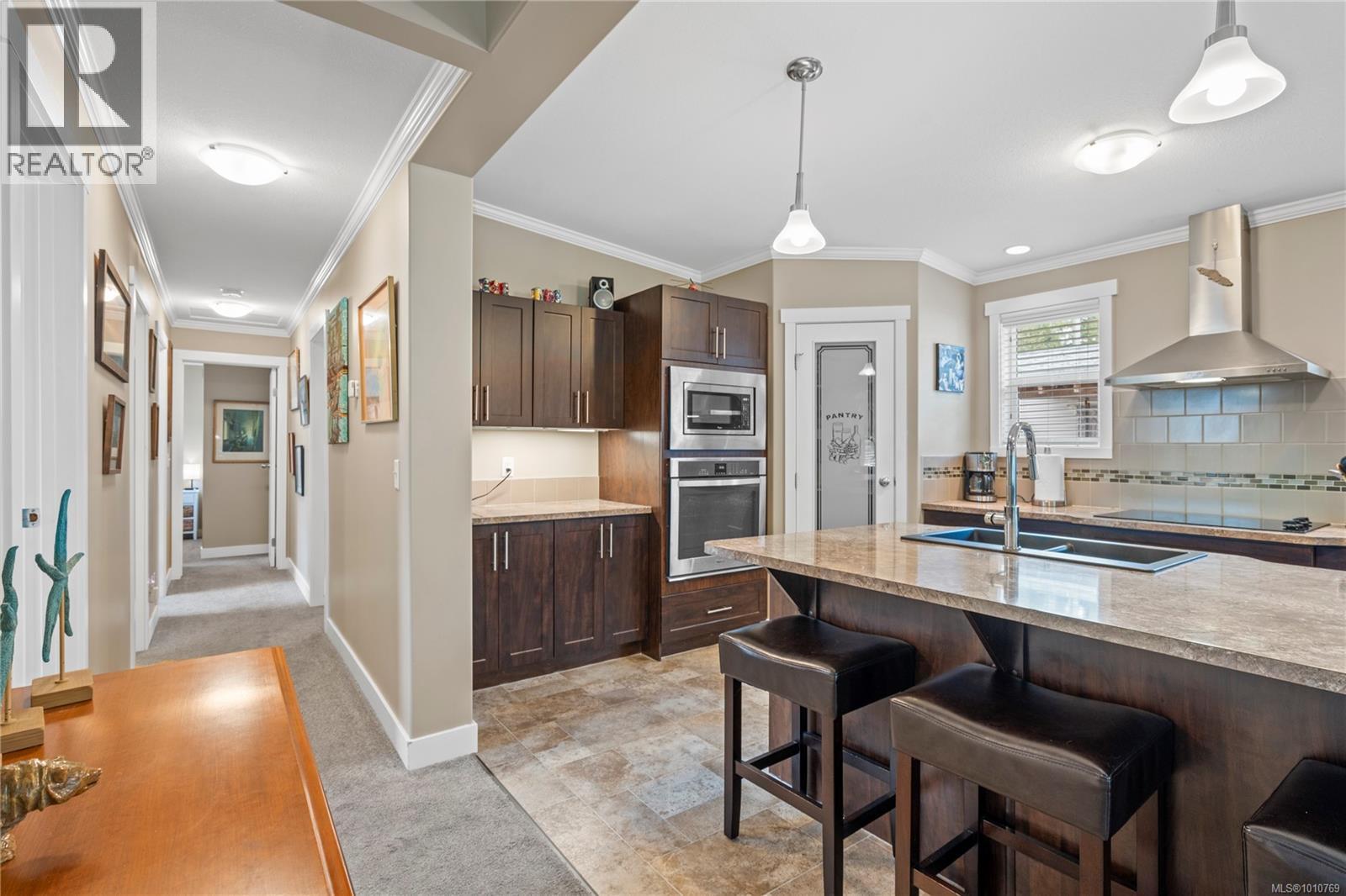 Photo 11 of 24 3704 Melrose Rd, Whiskey Creek BC