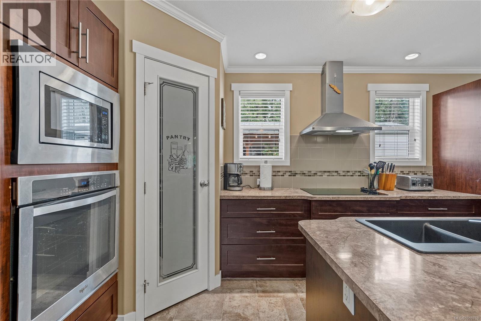 Photo 2 of 24 3704 Melrose Rd, Whiskey Creek BC