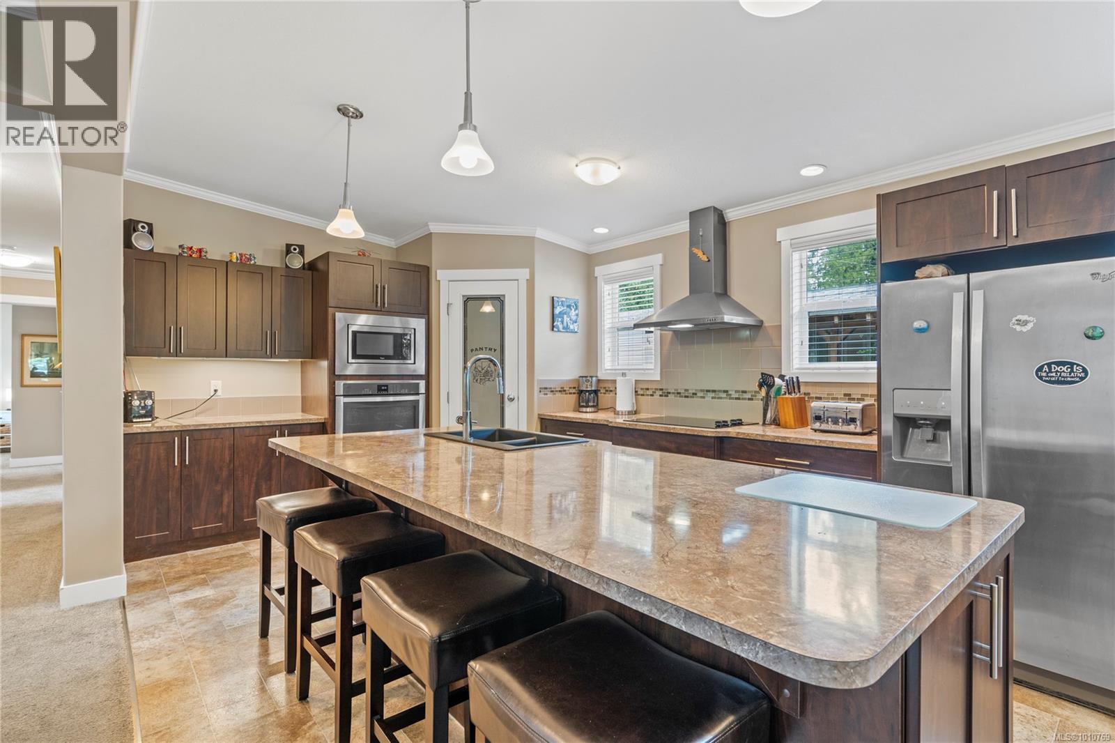 Photo 4 of 24 3704 Melrose Rd, Whiskey Creek BC