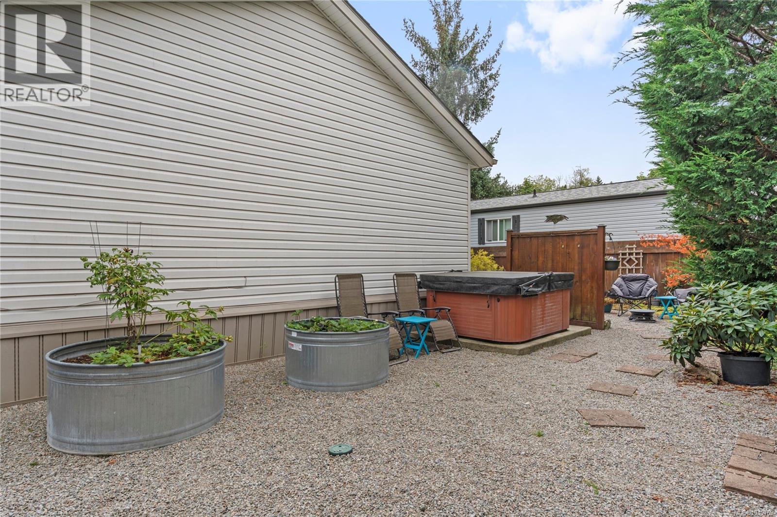 Photo 7 of 24 3704 Melrose Rd, Whiskey Creek BC