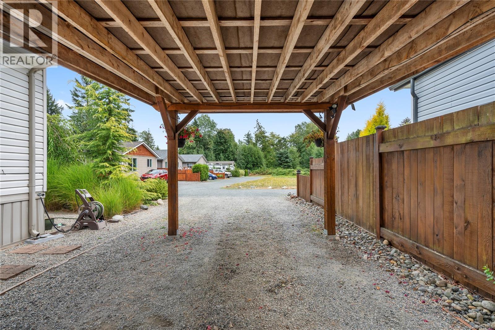 Photo 12 of 24 3704 Melrose Rd, Whiskey Creek BC