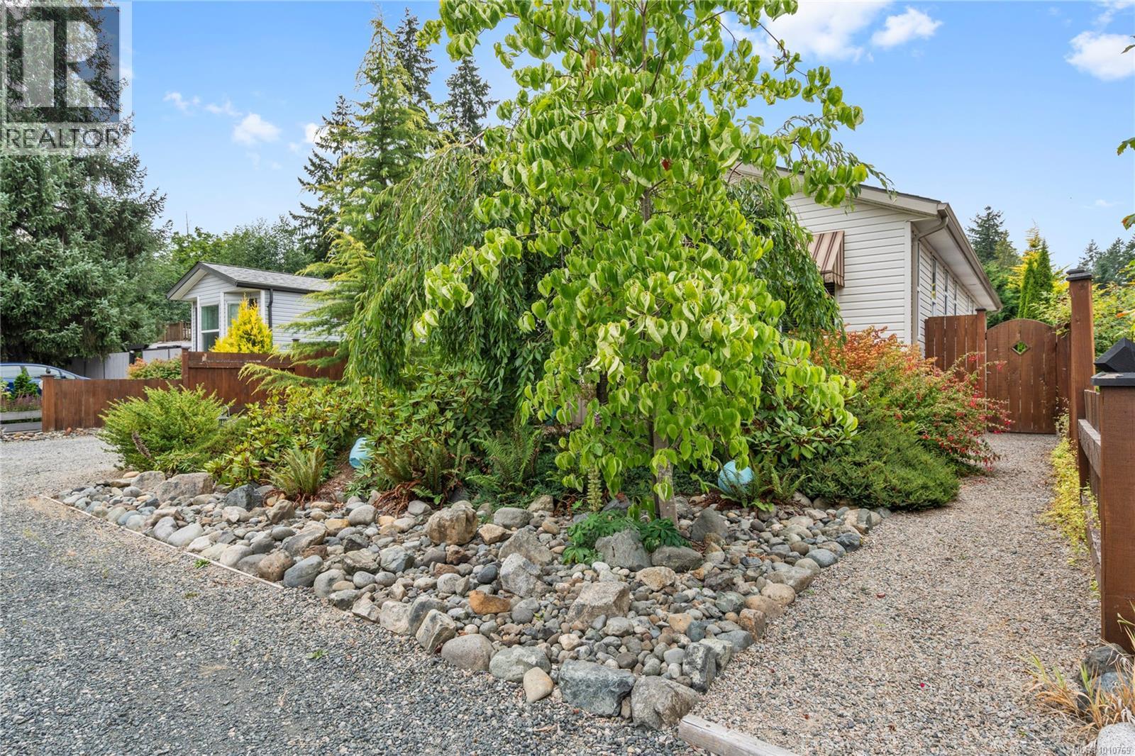 Photo 3 of 24 3704 Melrose Rd, Whiskey Creek BC