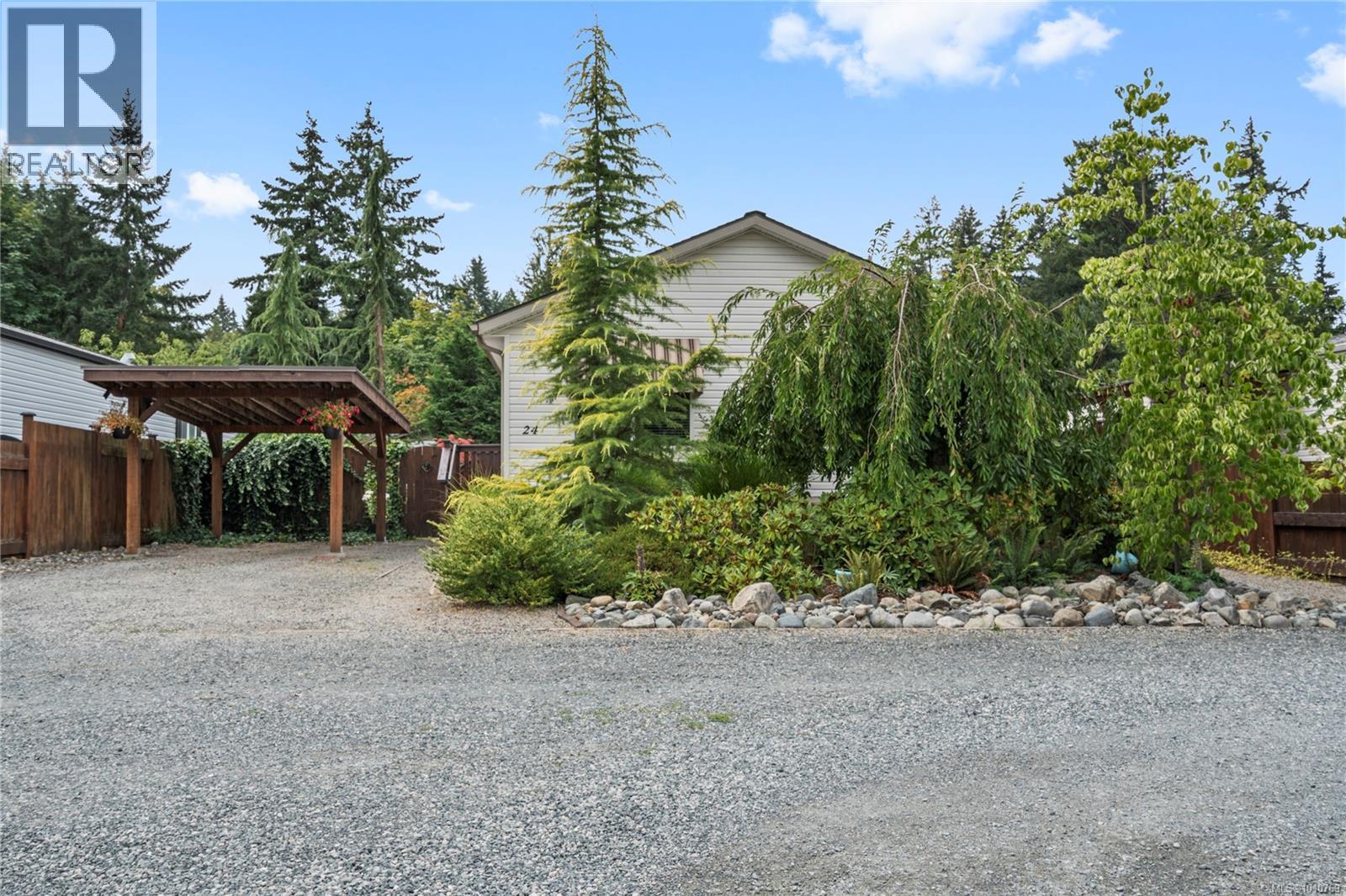 Photo 31 of 24 3704 Melrose Rd, Whiskey Creek BC