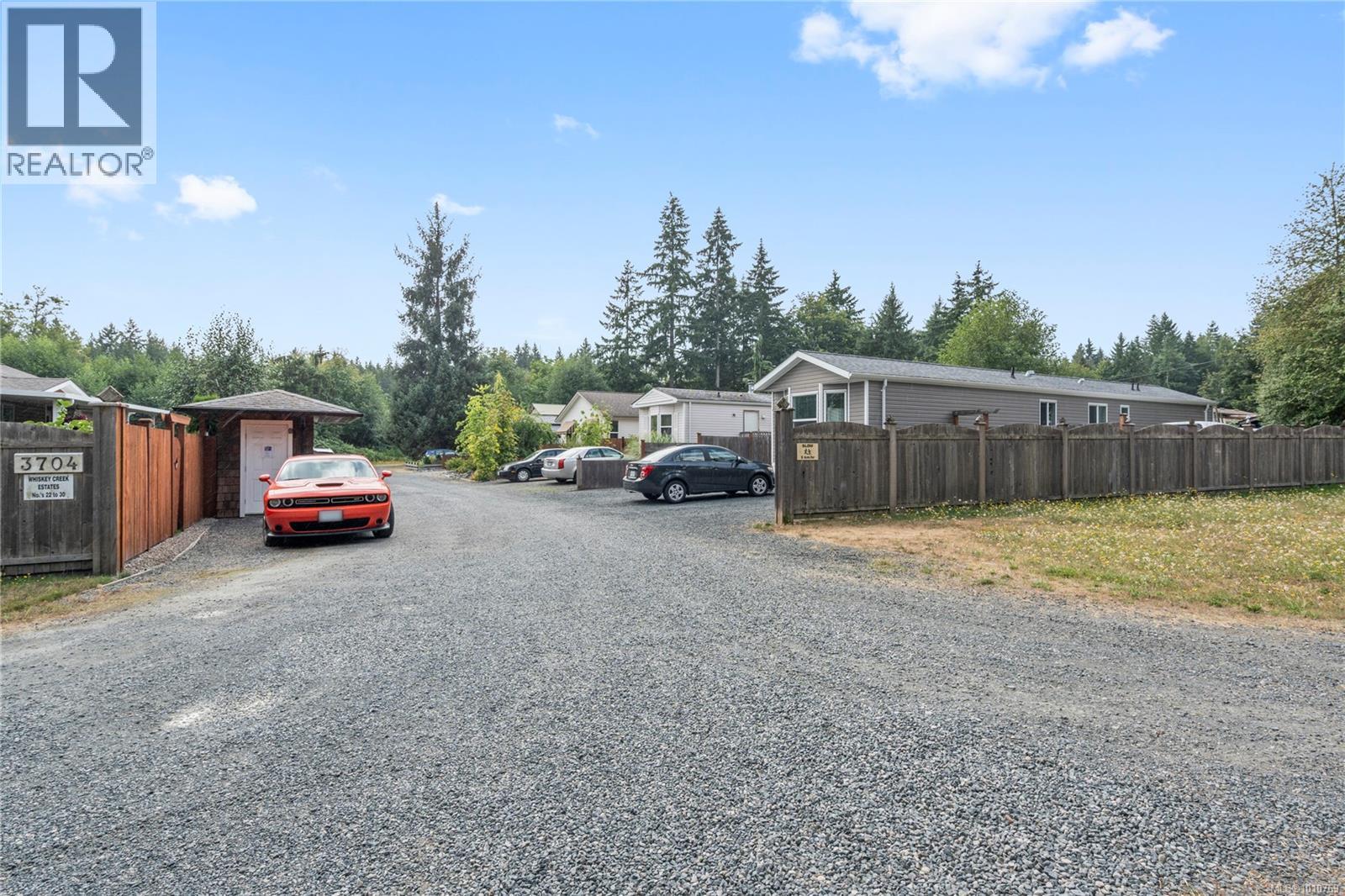 Photo 6 of 24 3704 Melrose Rd, Whiskey Creek BC