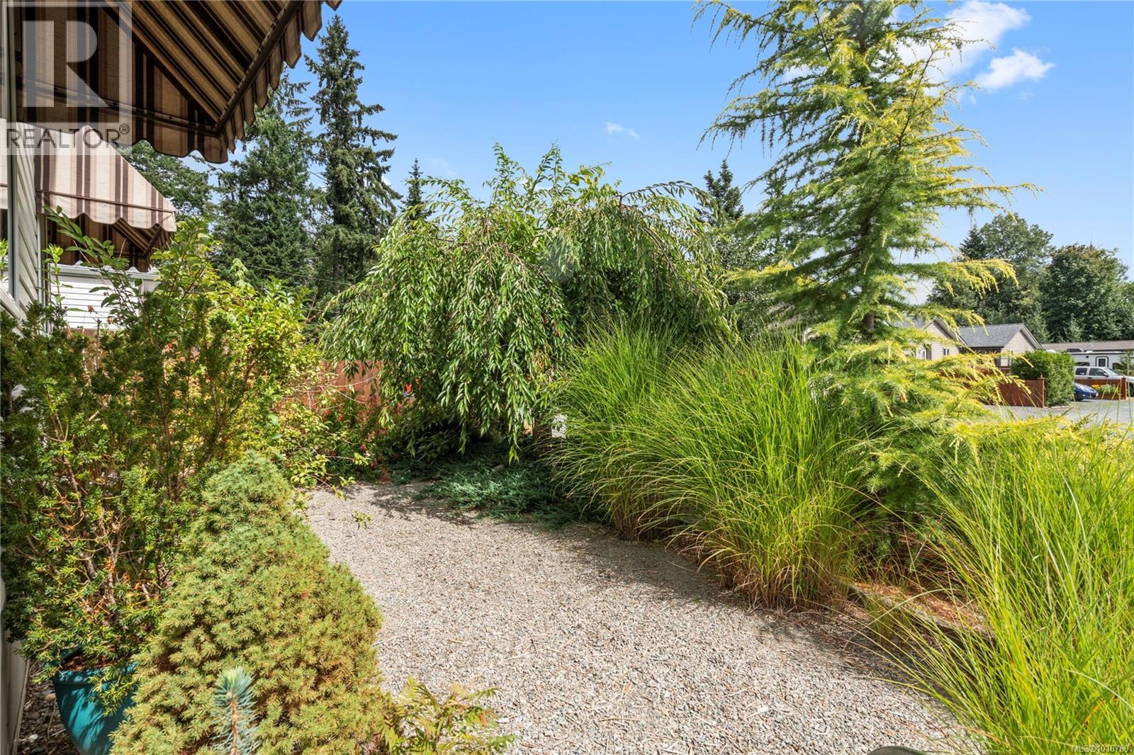 Photo 19 of 24 3704 Melrose Rd, Whiskey Creek BC