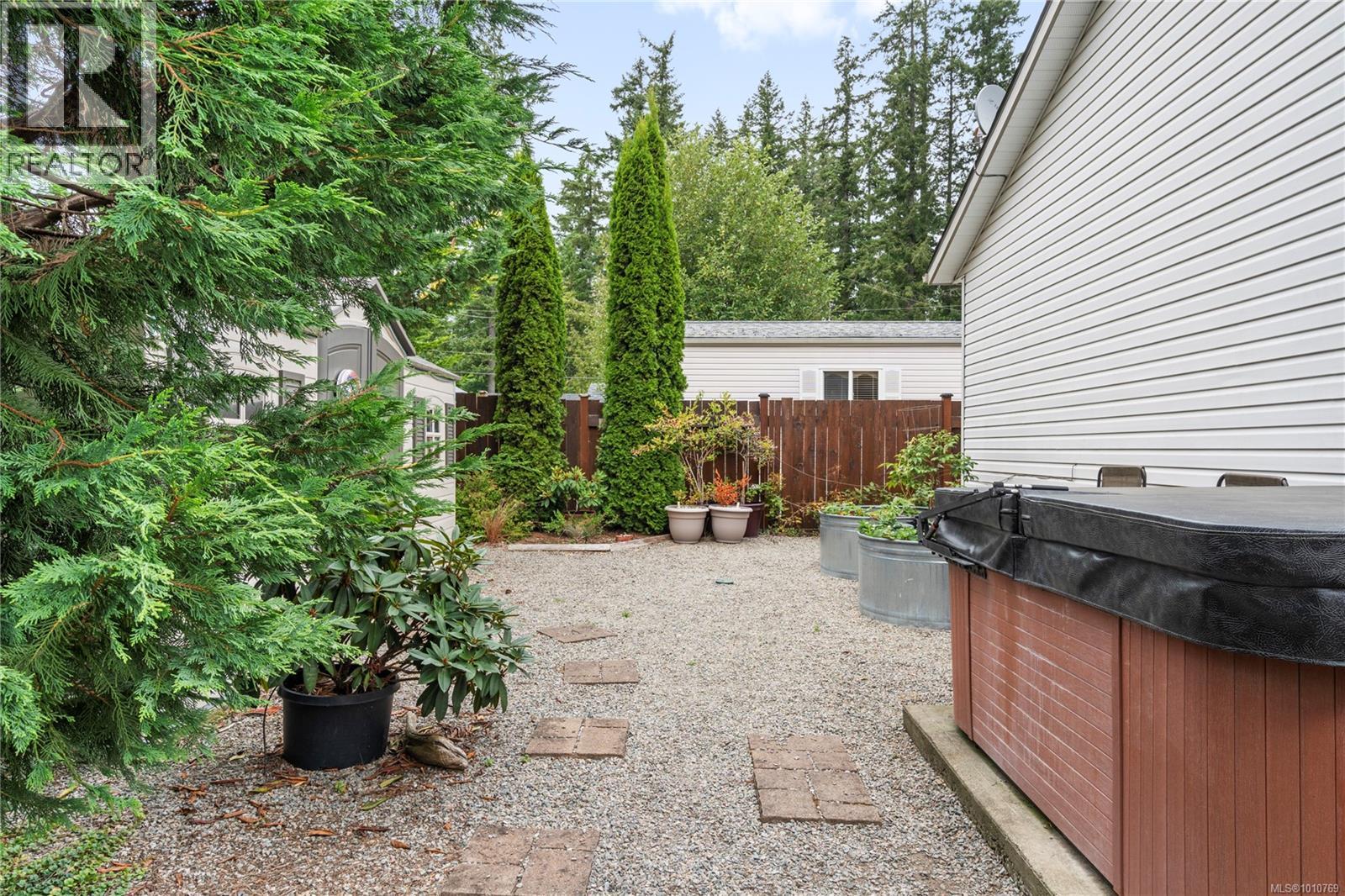 Photo 23 of 24 3704 Melrose Rd, Whiskey Creek BC