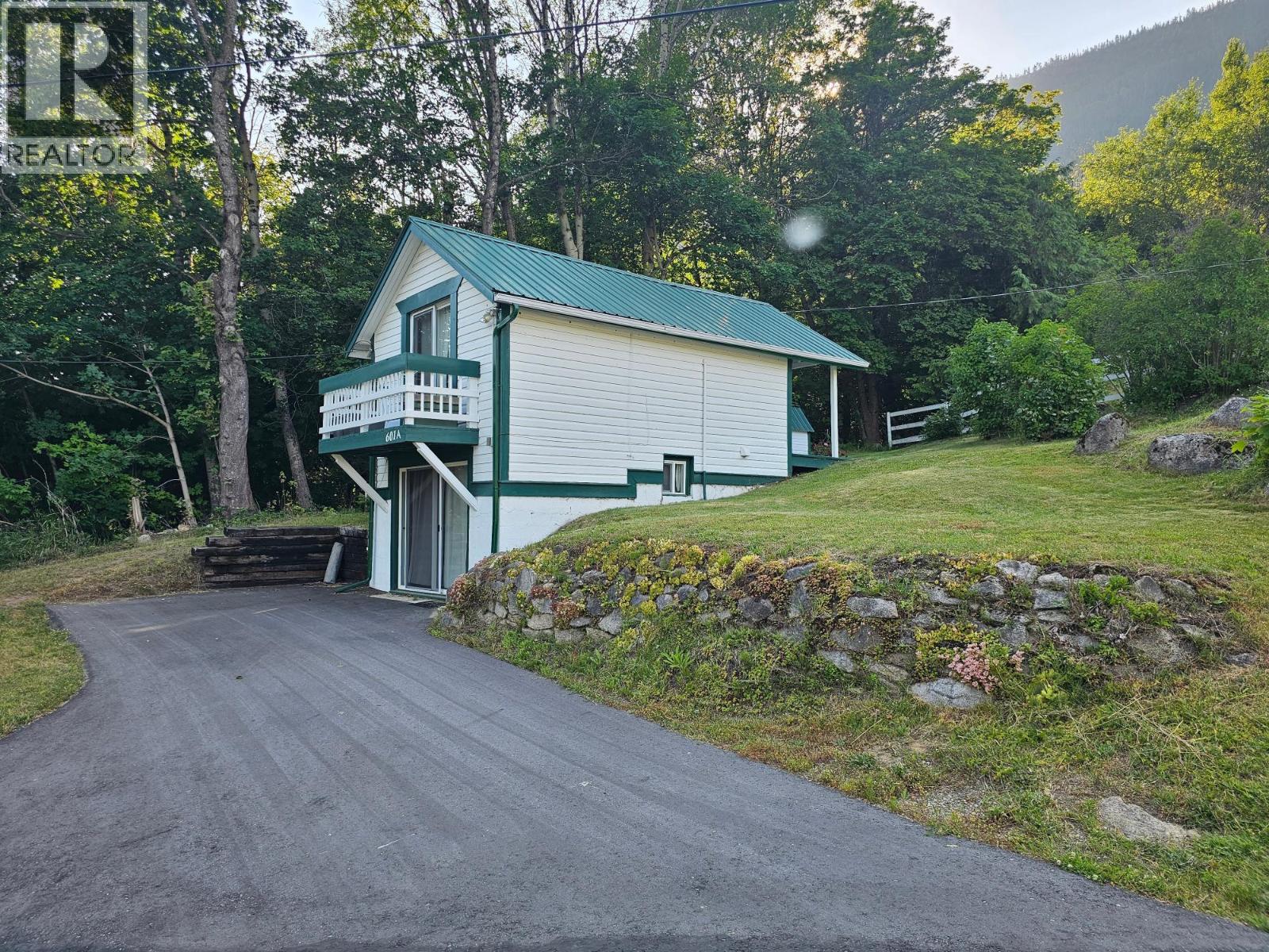 Photo 10 of 601 Valhalla Road, Nelson BC