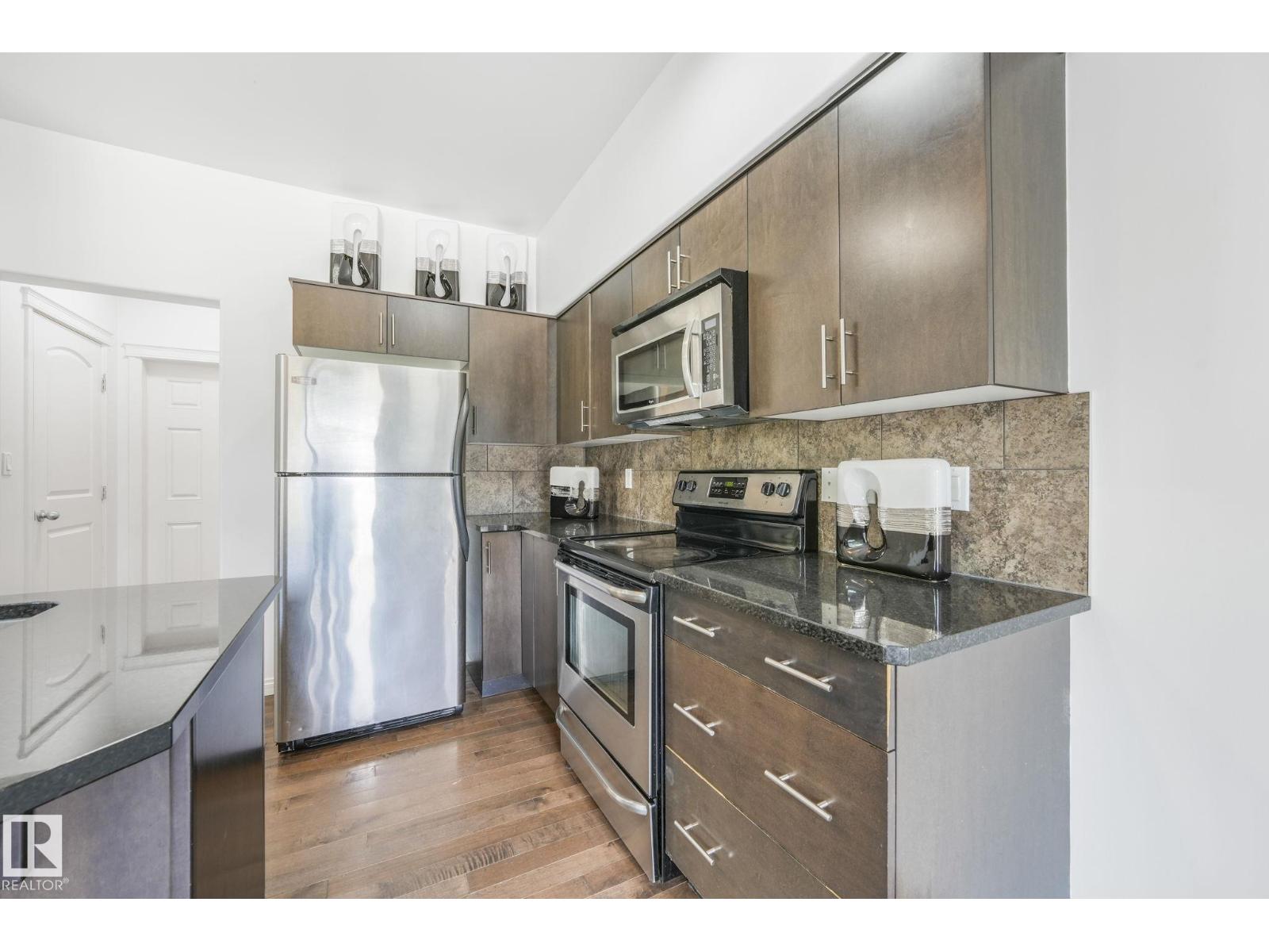 Photo 11 of 54 18230 104 A St Nw, Edmonton AB