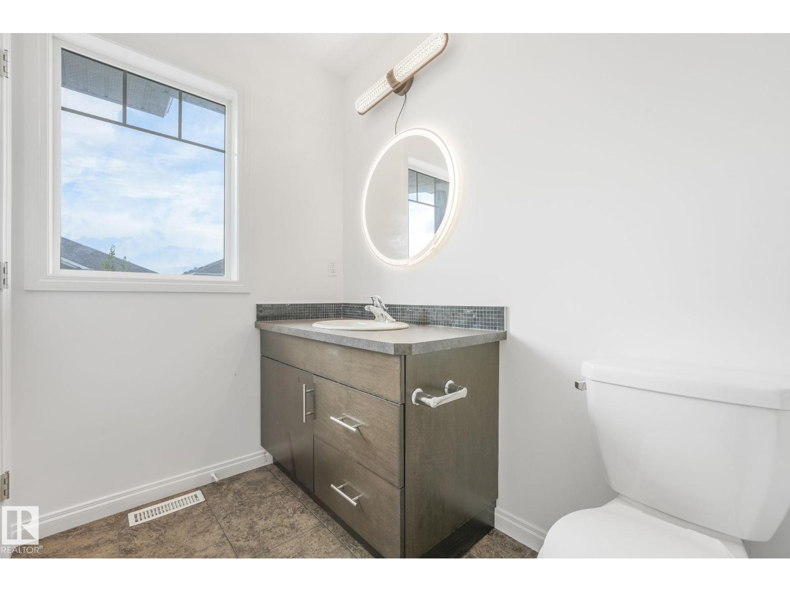 Photo 23 of 54 18230 104 A St Nw, Edmonton AB