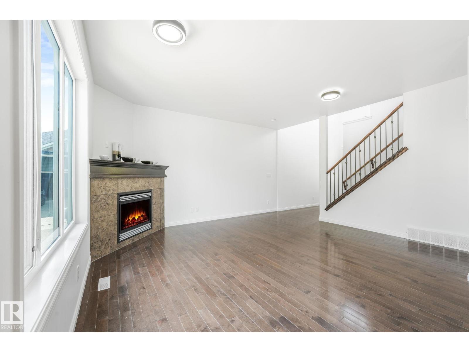 Photo 7 of 54 18230 104 A St Nw, Edmonton AB