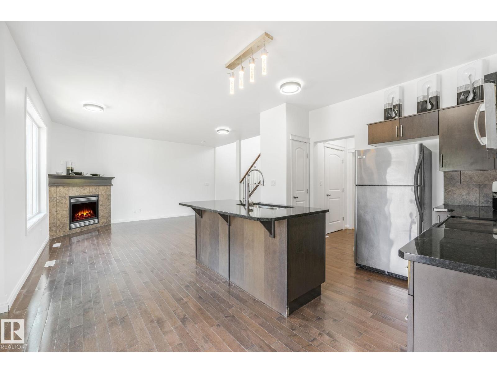 Photo 9 of 54 18230 104 A St Nw, Edmonton AB