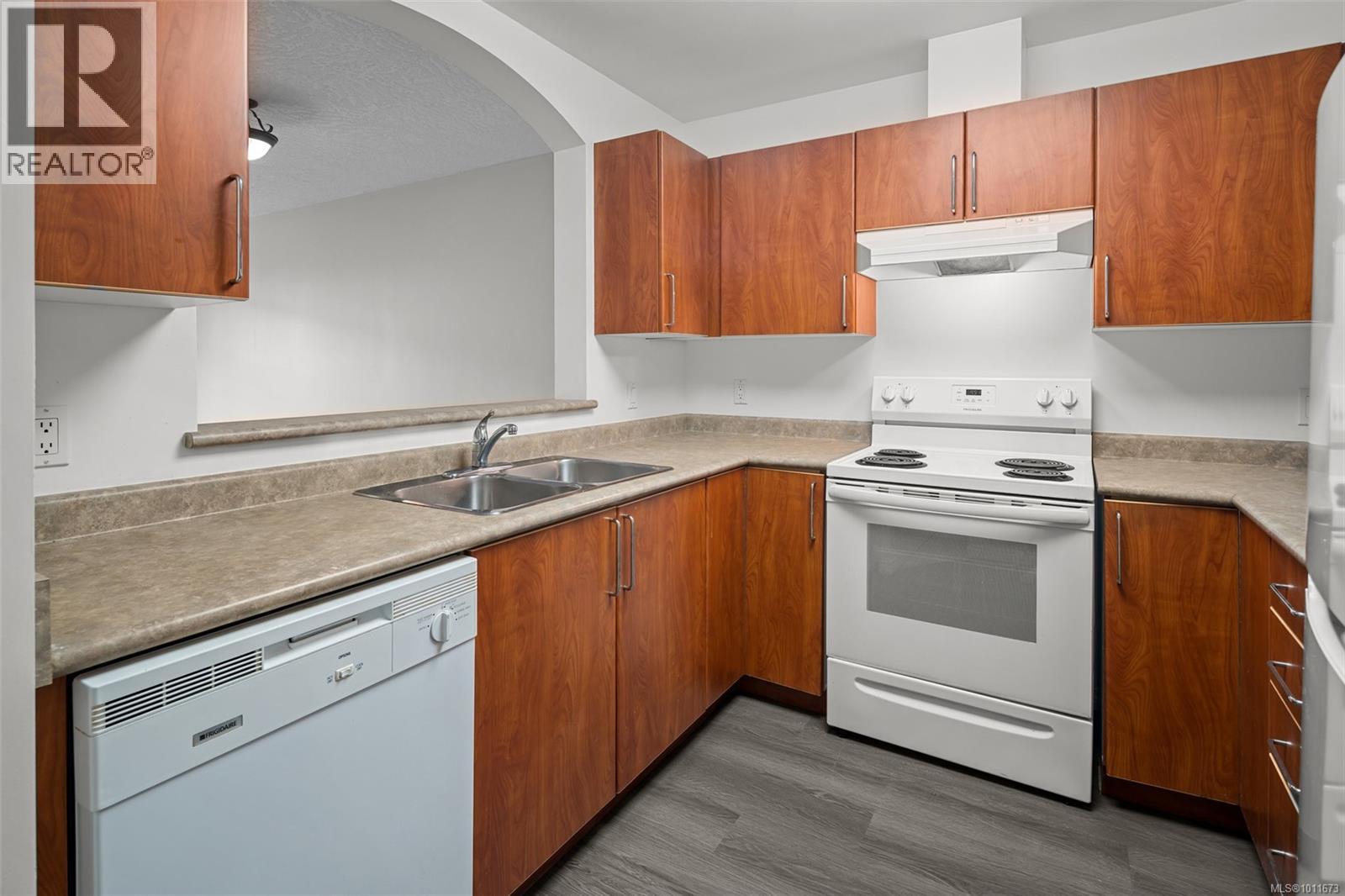 Photo 16 of 306 799 Blackberry Rd, Saanich BC