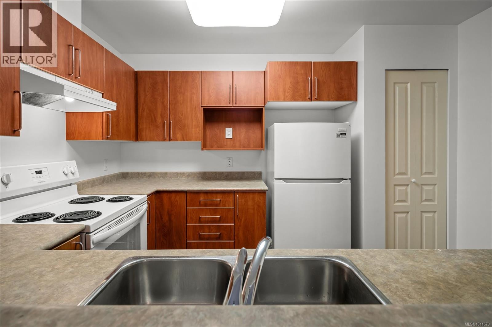 Photo 17 of 306 799 Blackberry Rd, Saanich BC