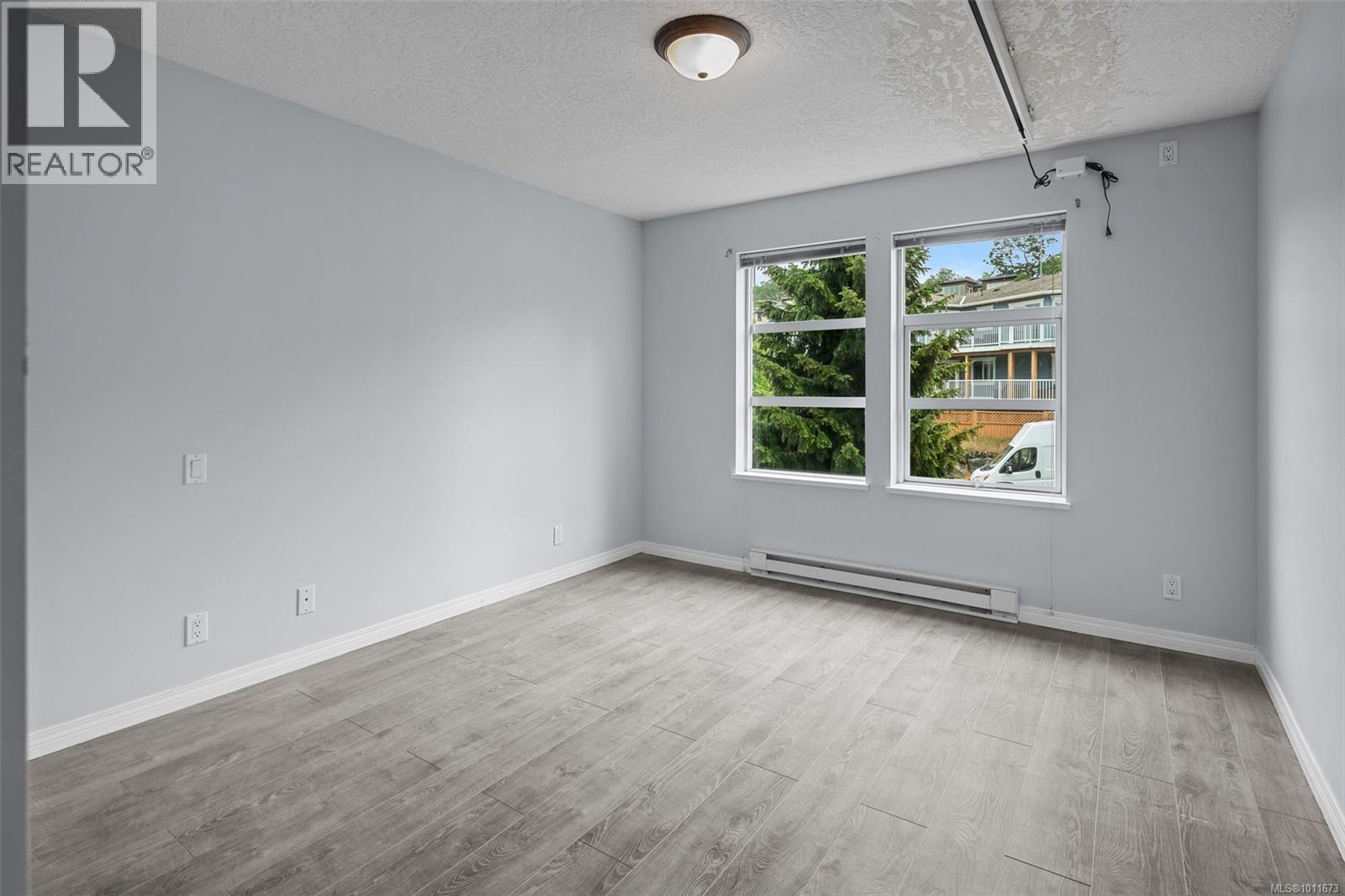 Photo 5 of 306 799 Blackberry Rd, Saanich BC