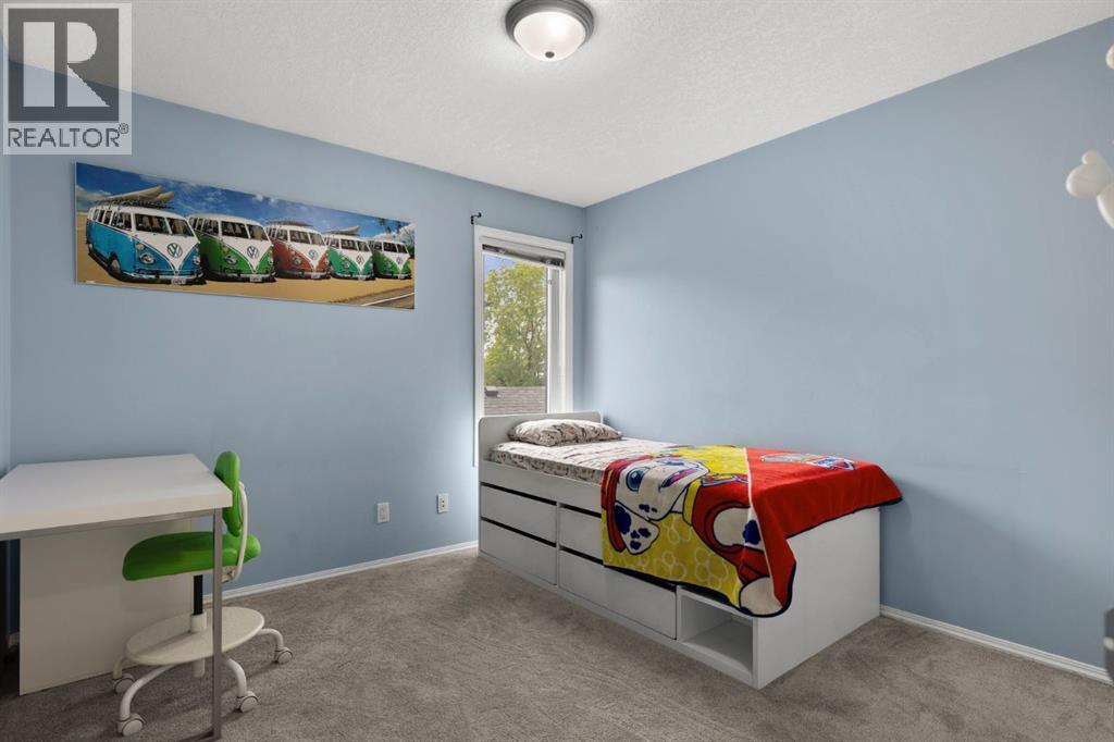 Single Family House for Sale in  Simcoe Crescent SW Signal Hill Calgary 