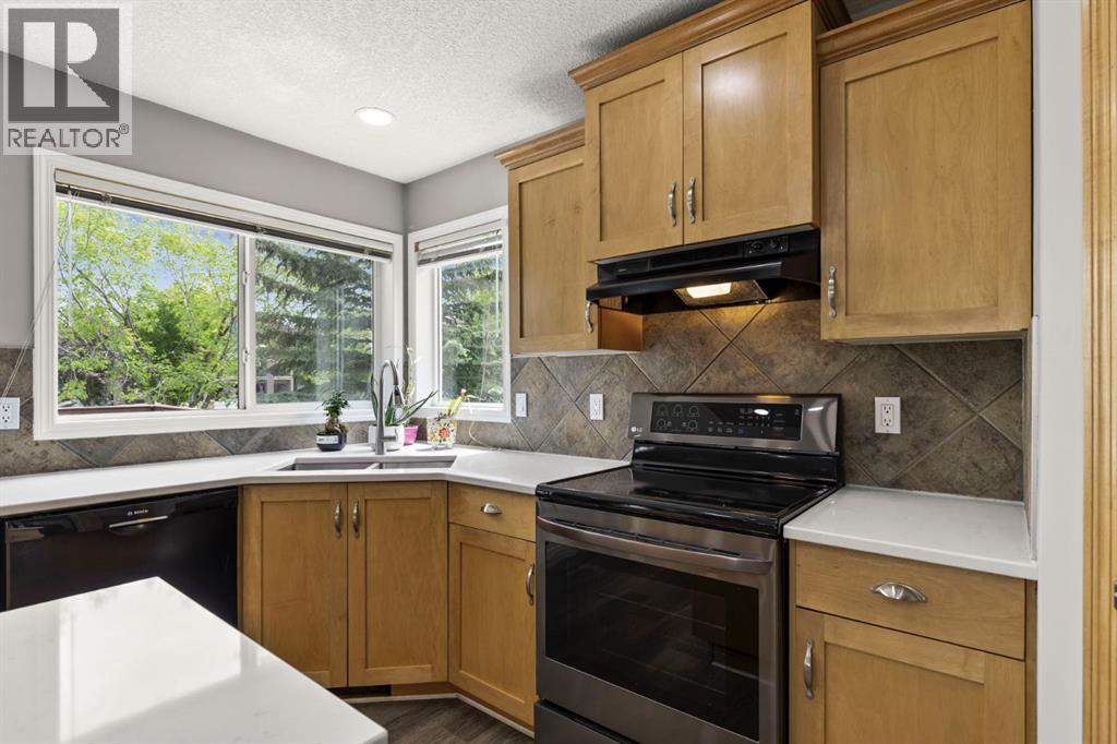 Single Family House for Sale in  Simcoe Crescent SW Signal Hill Calgary 