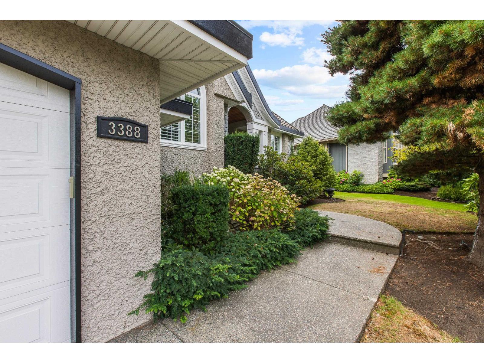 Photo 4 of 3388 Canterbury Drive, Surrey BC