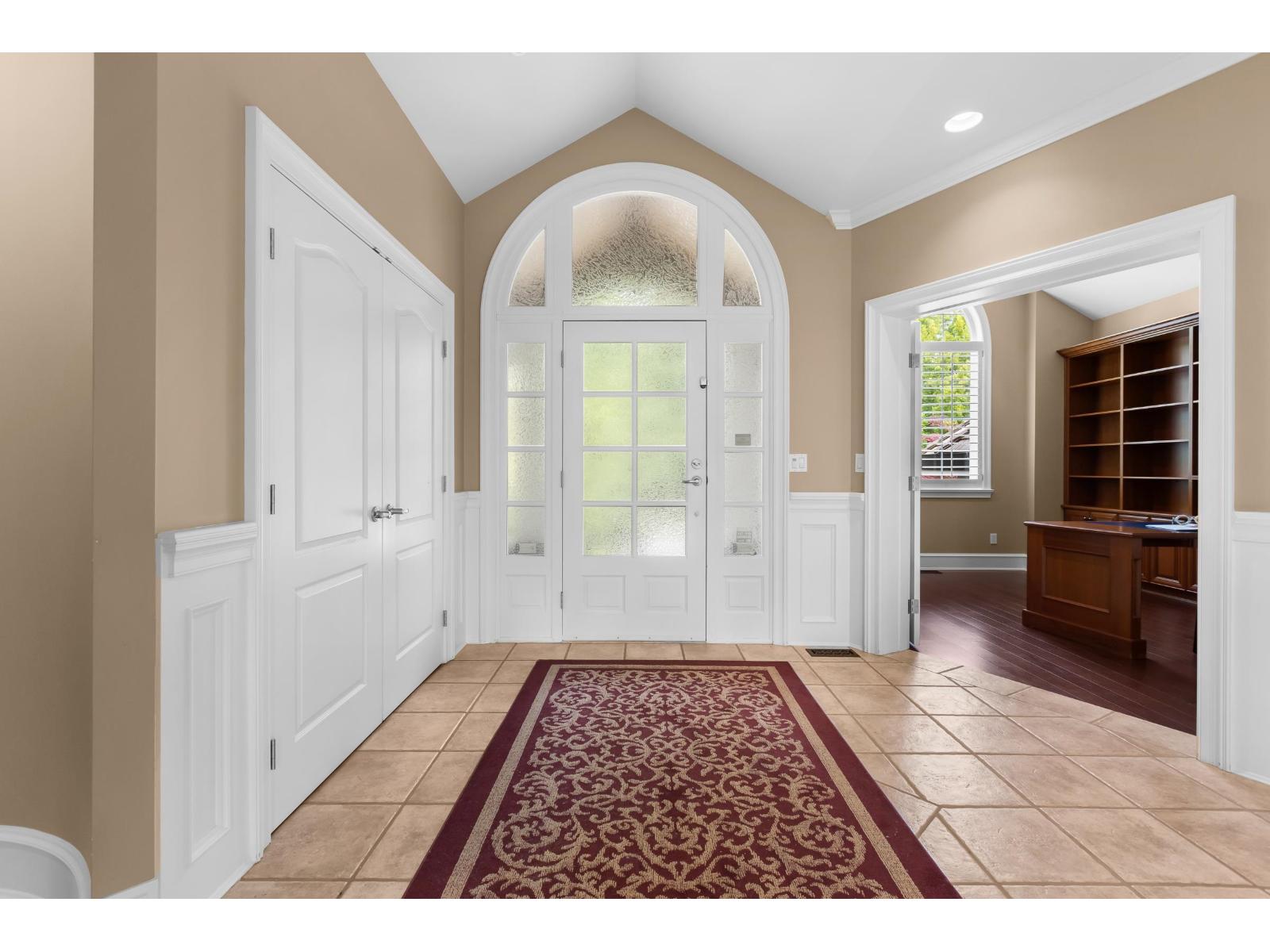 Photo 5 of 3388 Canterbury Drive, Surrey BC