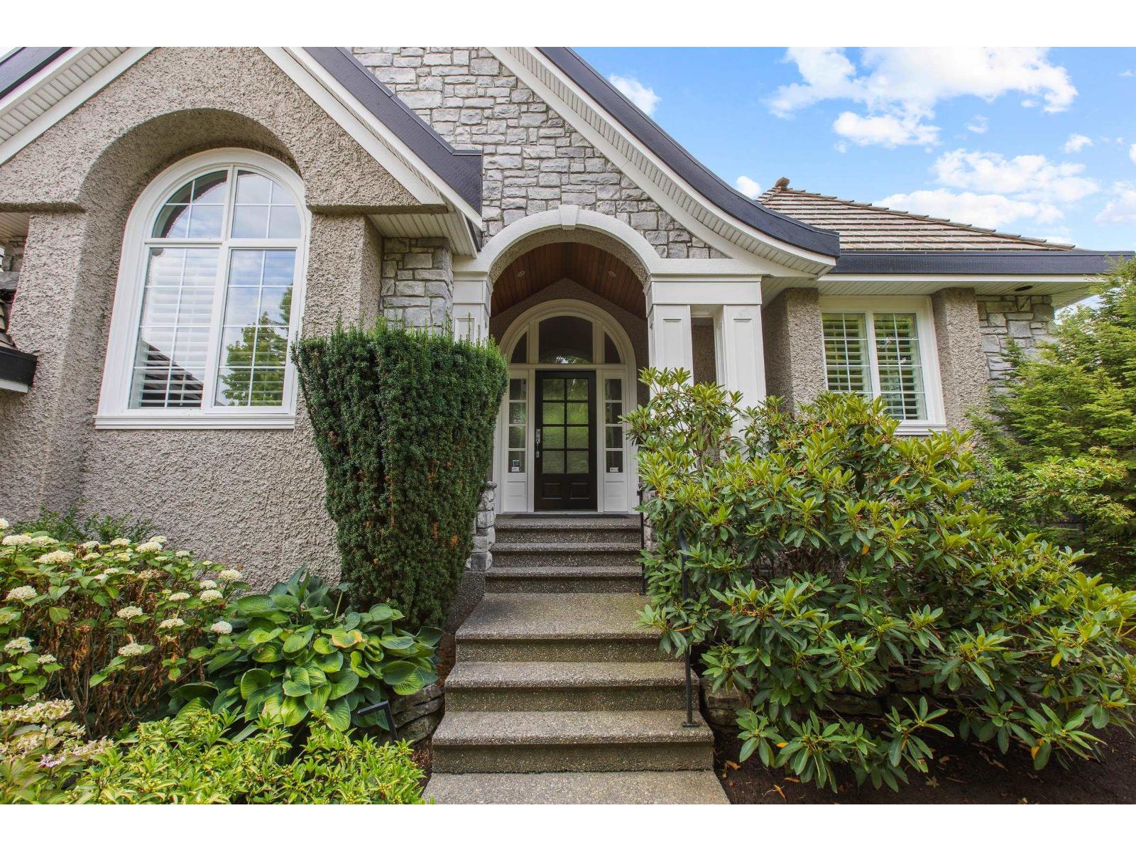 Photo 3 of 3388 Canterbury Drive, Surrey BC