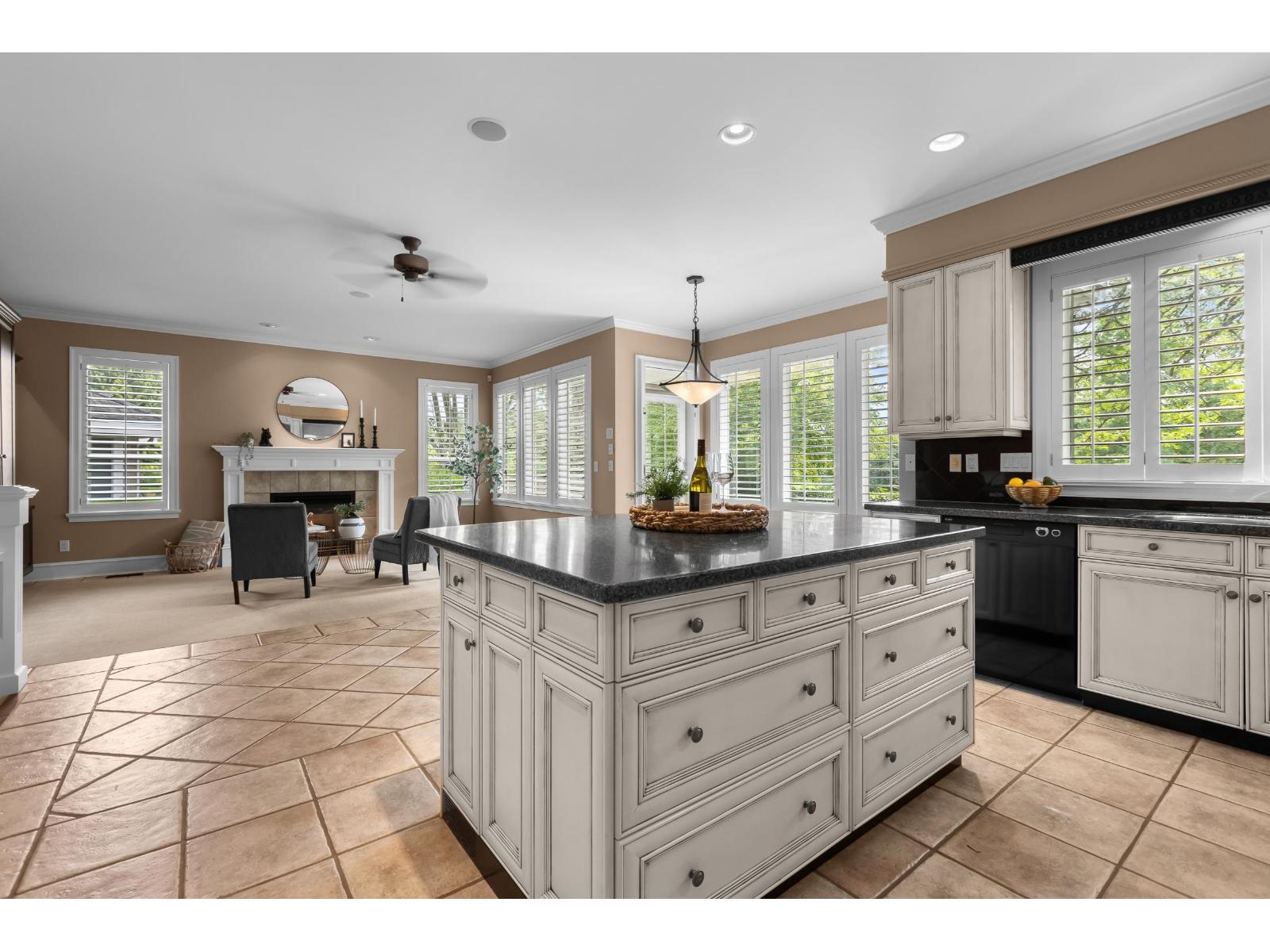 Photo 15 of 3388 Canterbury Drive, Surrey BC