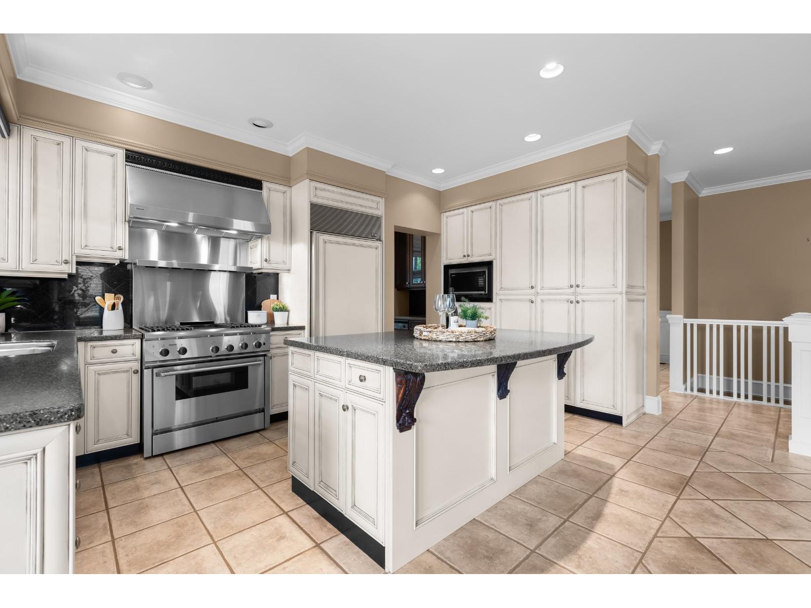 Photo 17 of 3388 Canterbury Drive, Surrey BC