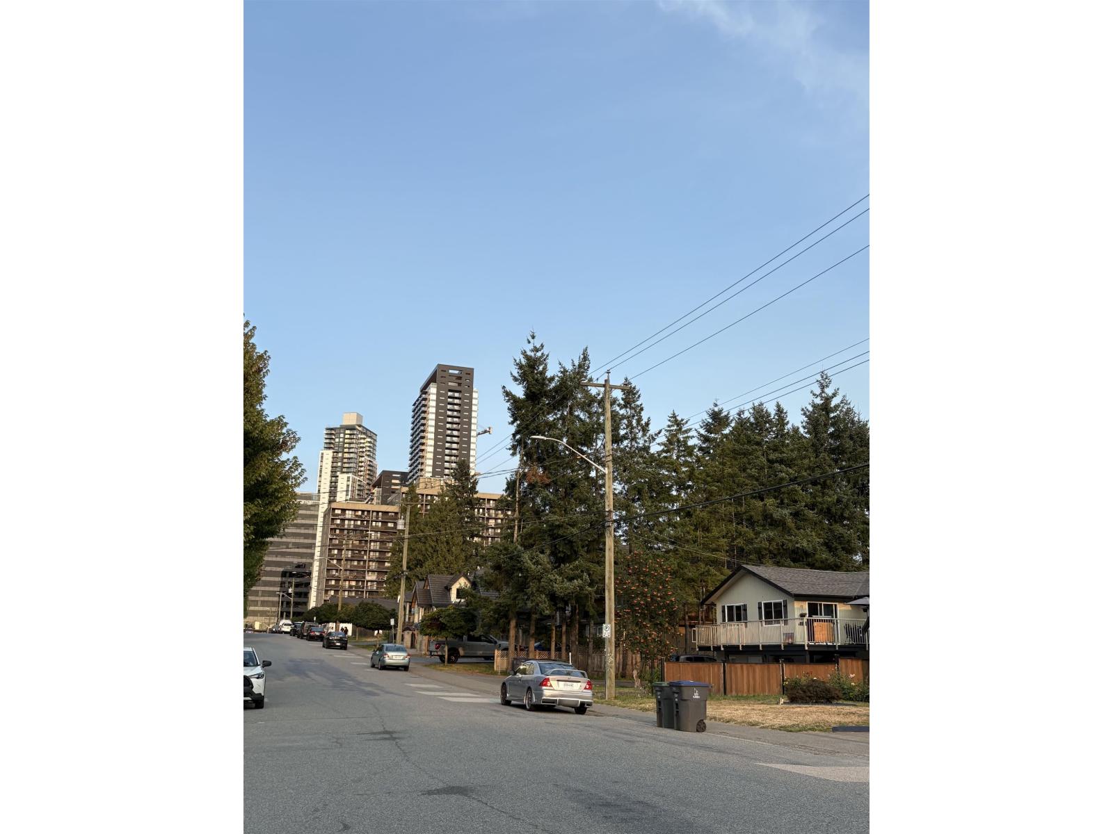 Photo 4 of 13434 98 A Avenue, Surrey BC