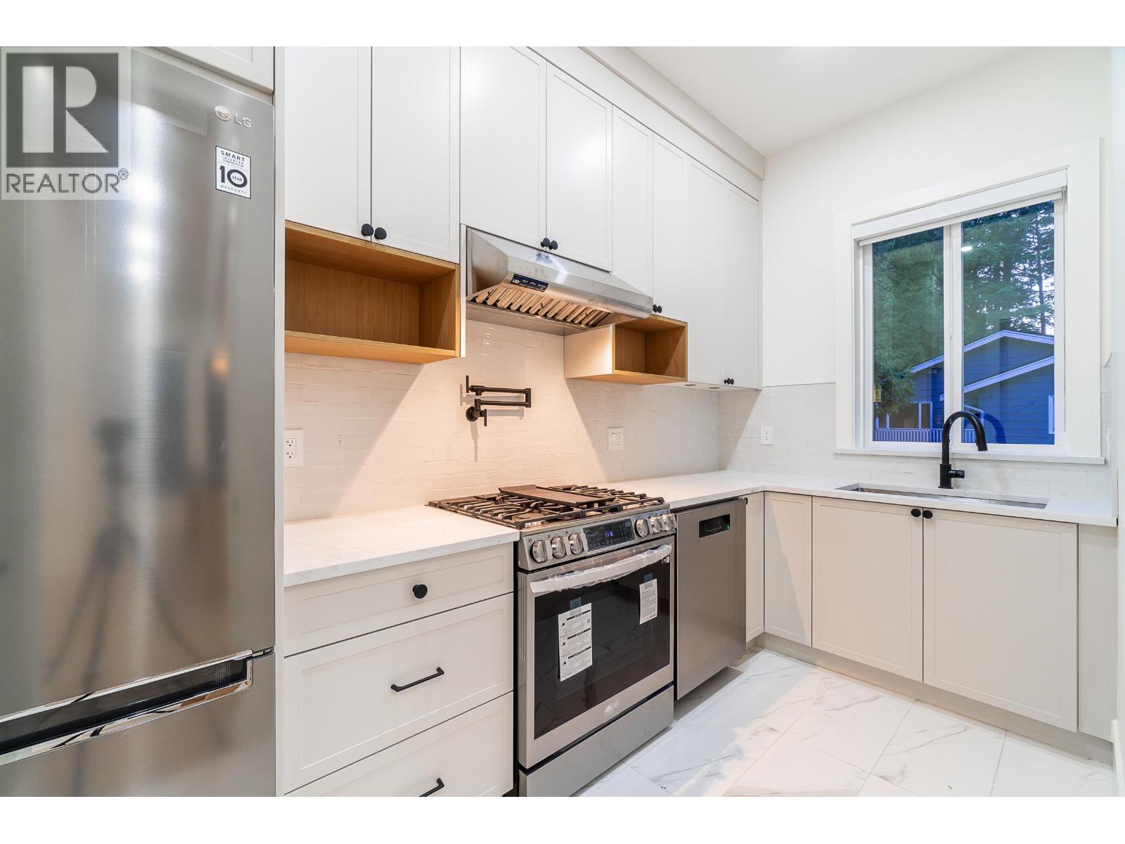 Photo 11 of 882 English Bluff Road, Delta BC
