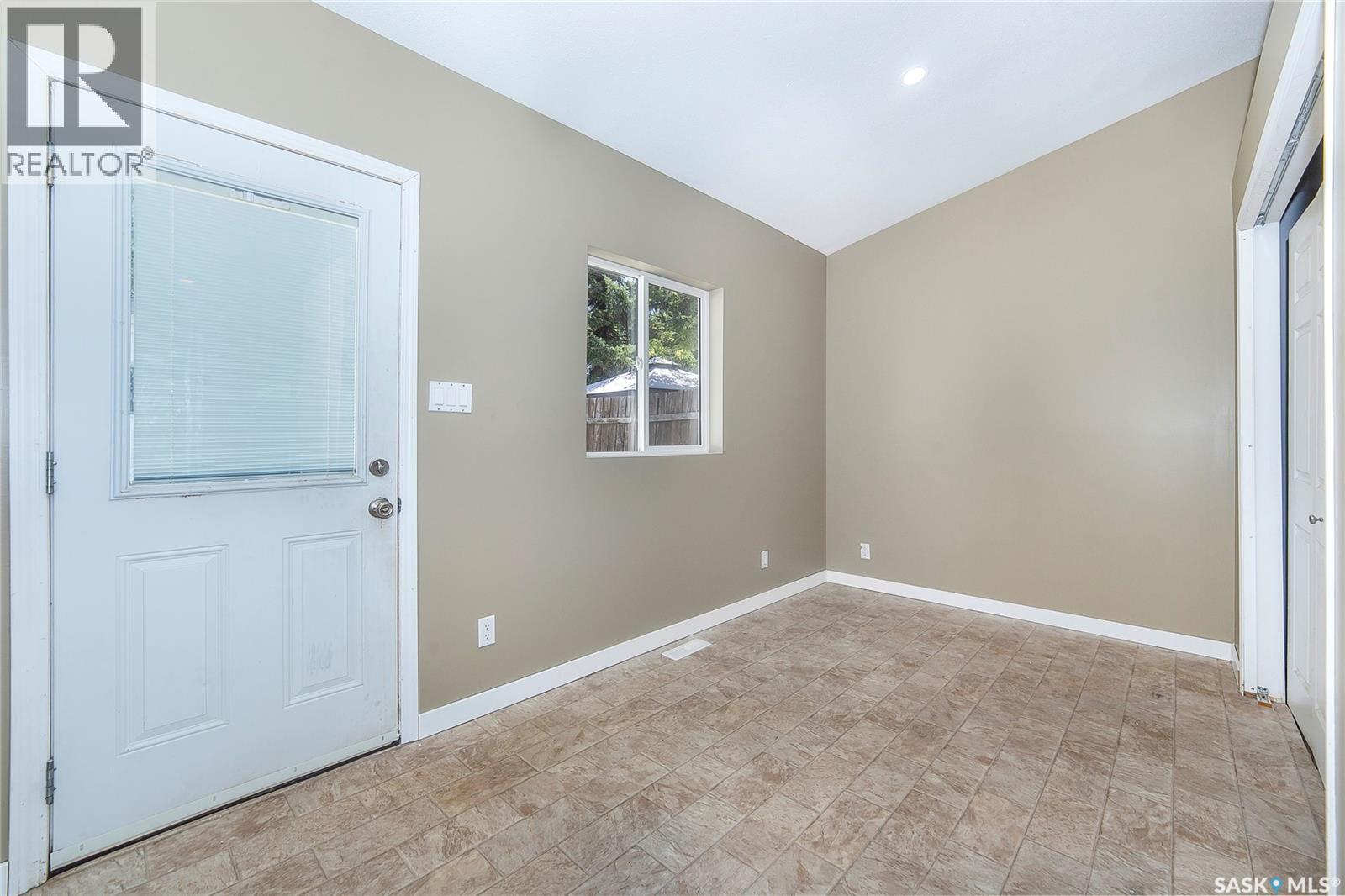 Photo 14 of 426 Vanier Crescent, Saskatoon SK