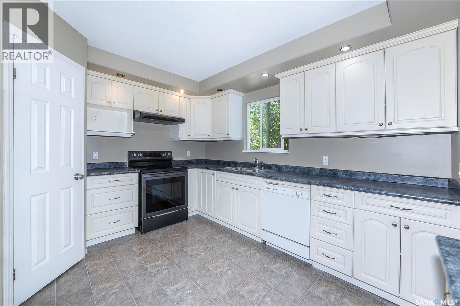 Photo 24 of 426 Vanier Crescent, Saskatoon SK