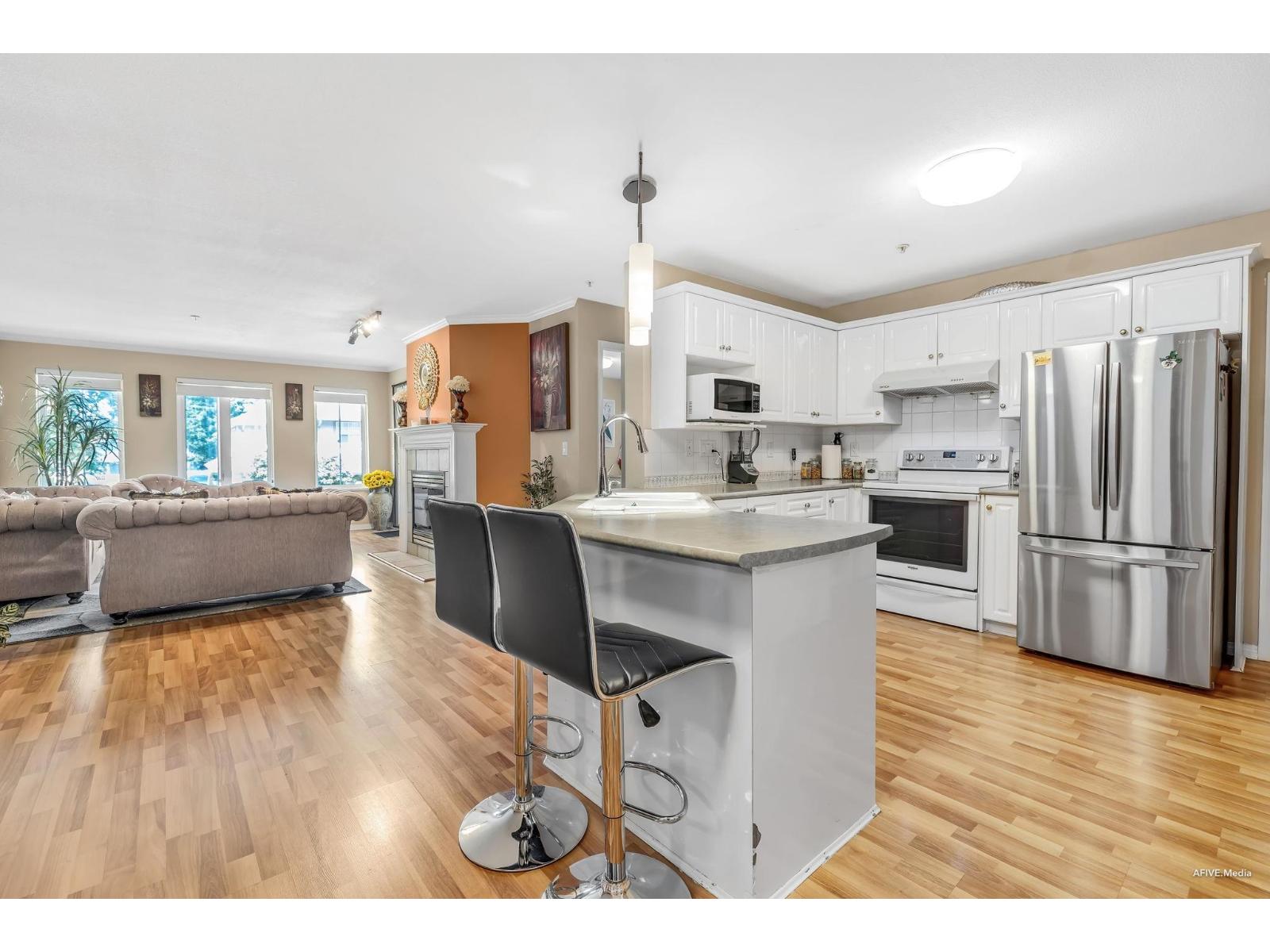 Photo 8 of 202 12125 75 A Avenue, Surrey BC