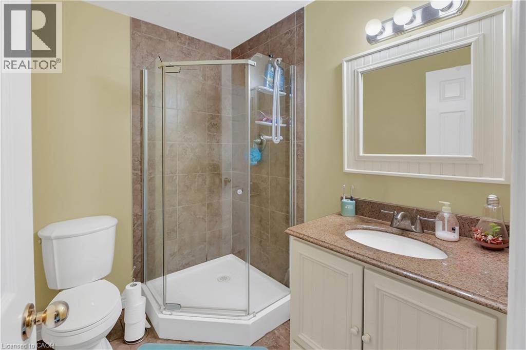 Photo 10 of 15 Hemlock Way, Grimsby ON